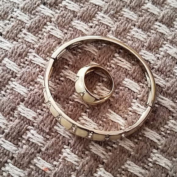 Ring and matching bracelet - Picture 2 of 3